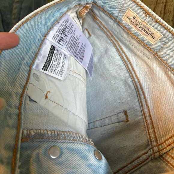 501 Levi shorts - Picture 6 of 8